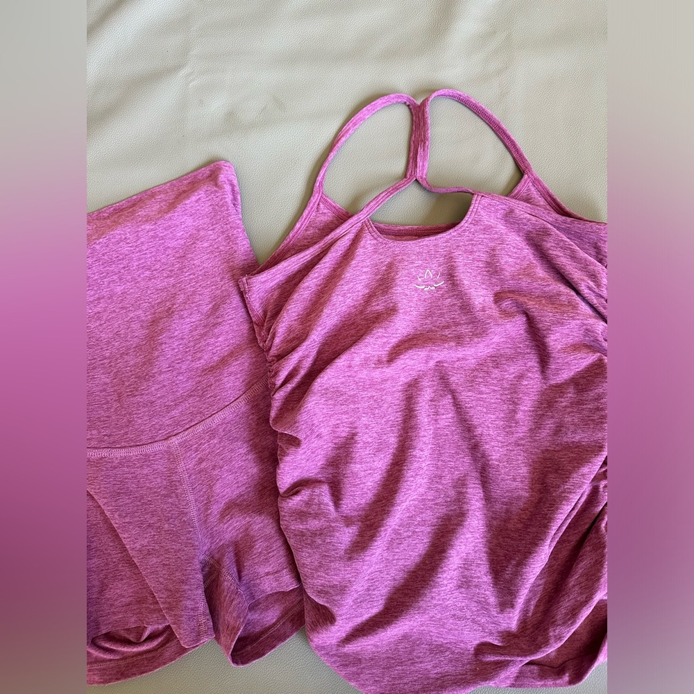 Beyond Yoga (Beyond the bump) Maternity set. Biker shorts and racerback tank top